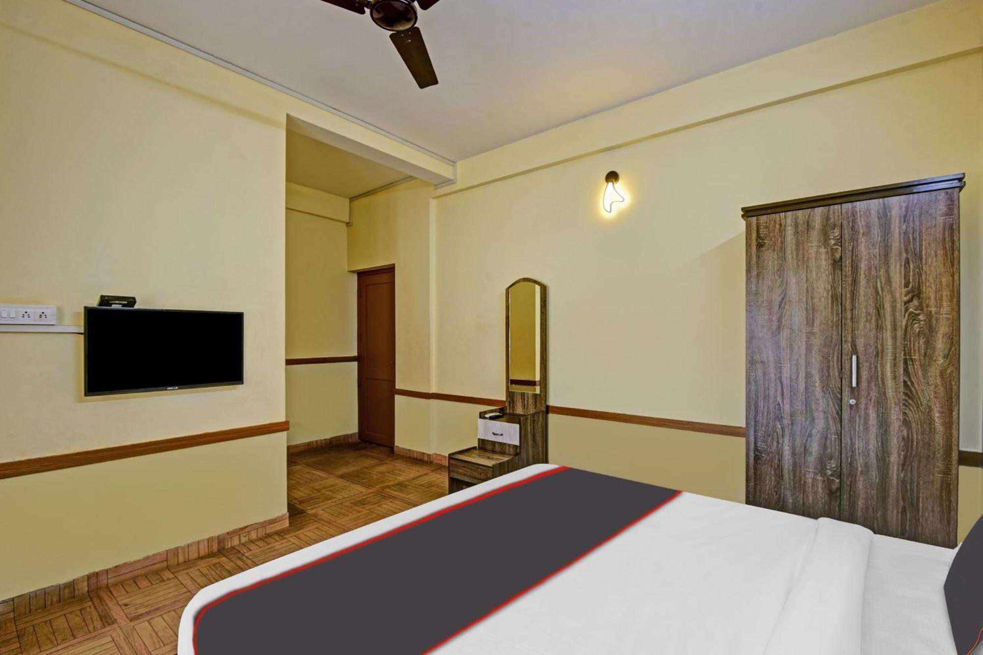 Collection O Express Suites Kakkayam Bagian luar foto